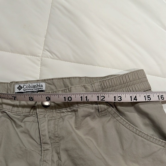 Columbia Women’s Shorts - Picture 4 of 7